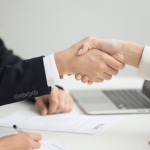 The image depicts an employee and employer shaking hands. It is to represent tips on singapore jobs for foreigners.